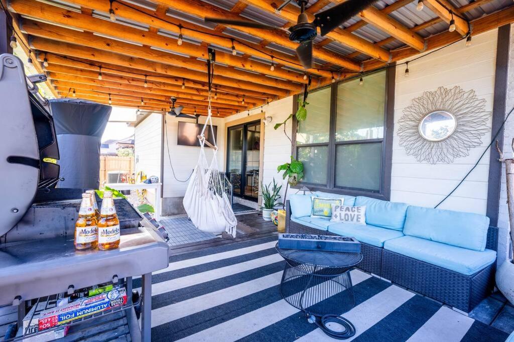 Holiday home Luxe Home-designer Bthrm-covered Deck-weber Grill *